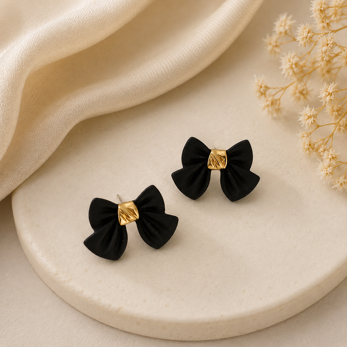 Black bow stud earrings original product photo